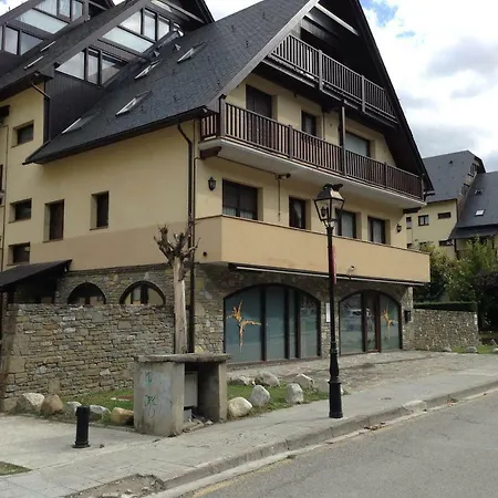 Aneto Apartment *